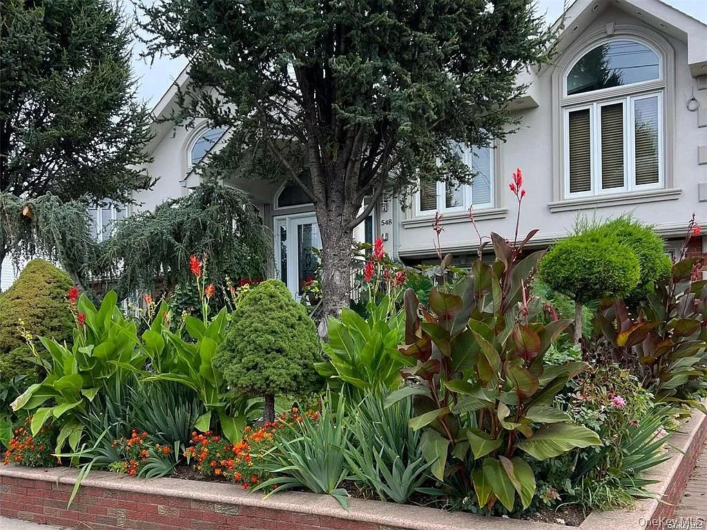 2 bed, 2.0 bath, 3053 sqft, $2,700 — Photo 1