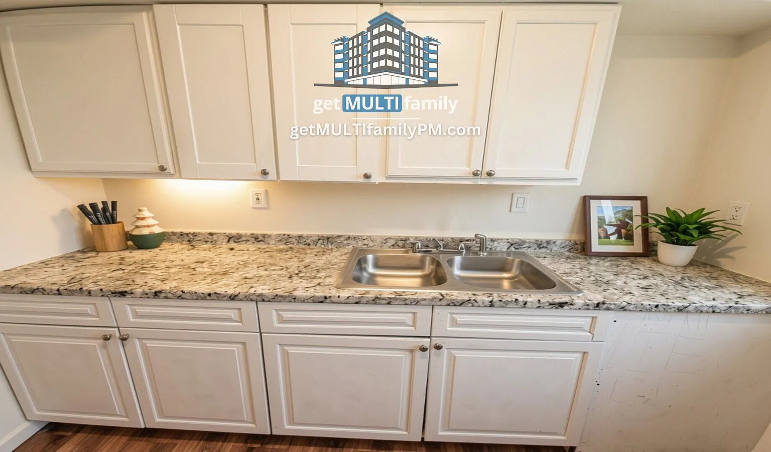 2 bed, 1.0 bath, 705 sqft, $1,100 — Photo 2