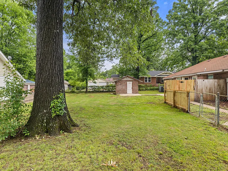 1618 Chisholm Rd — Photo 24