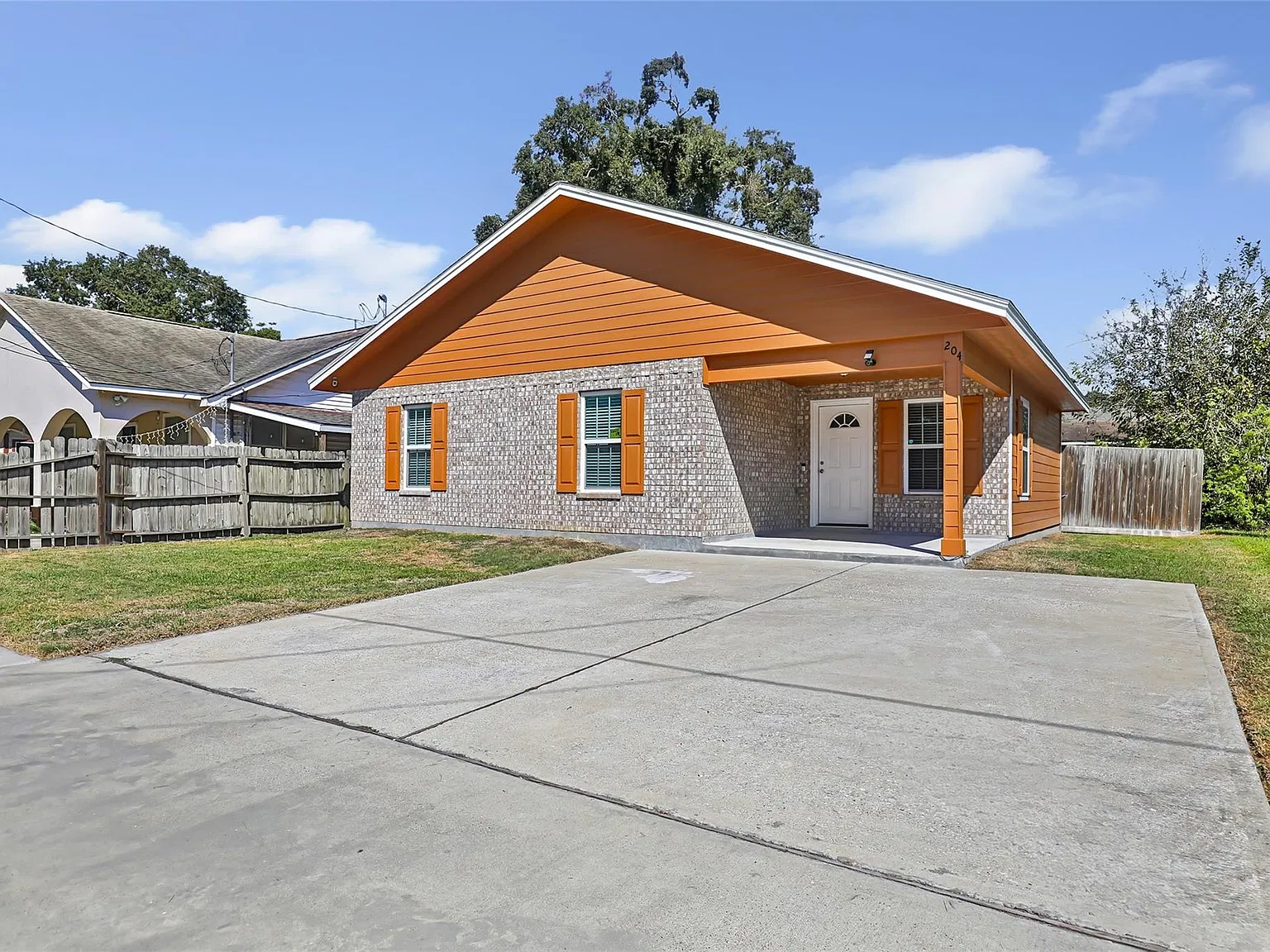 3 bed, 2.0 bath, 1103 sqft, $1,600 — Photo 2