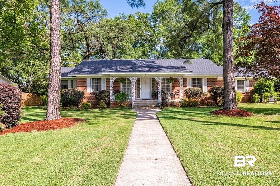 1st image of 1017 W Hillcrest Ln