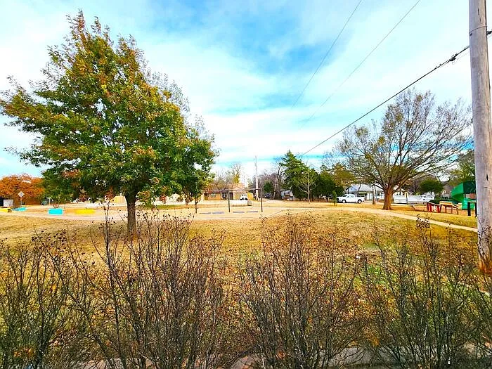 1120 E Campbell St — Photo 36
