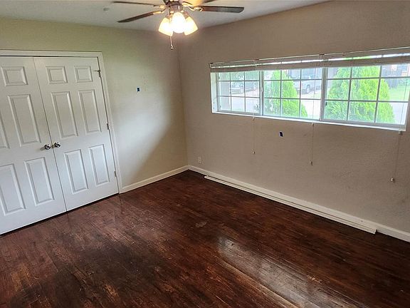 3rd image of 5655 Meadow Creek Ln