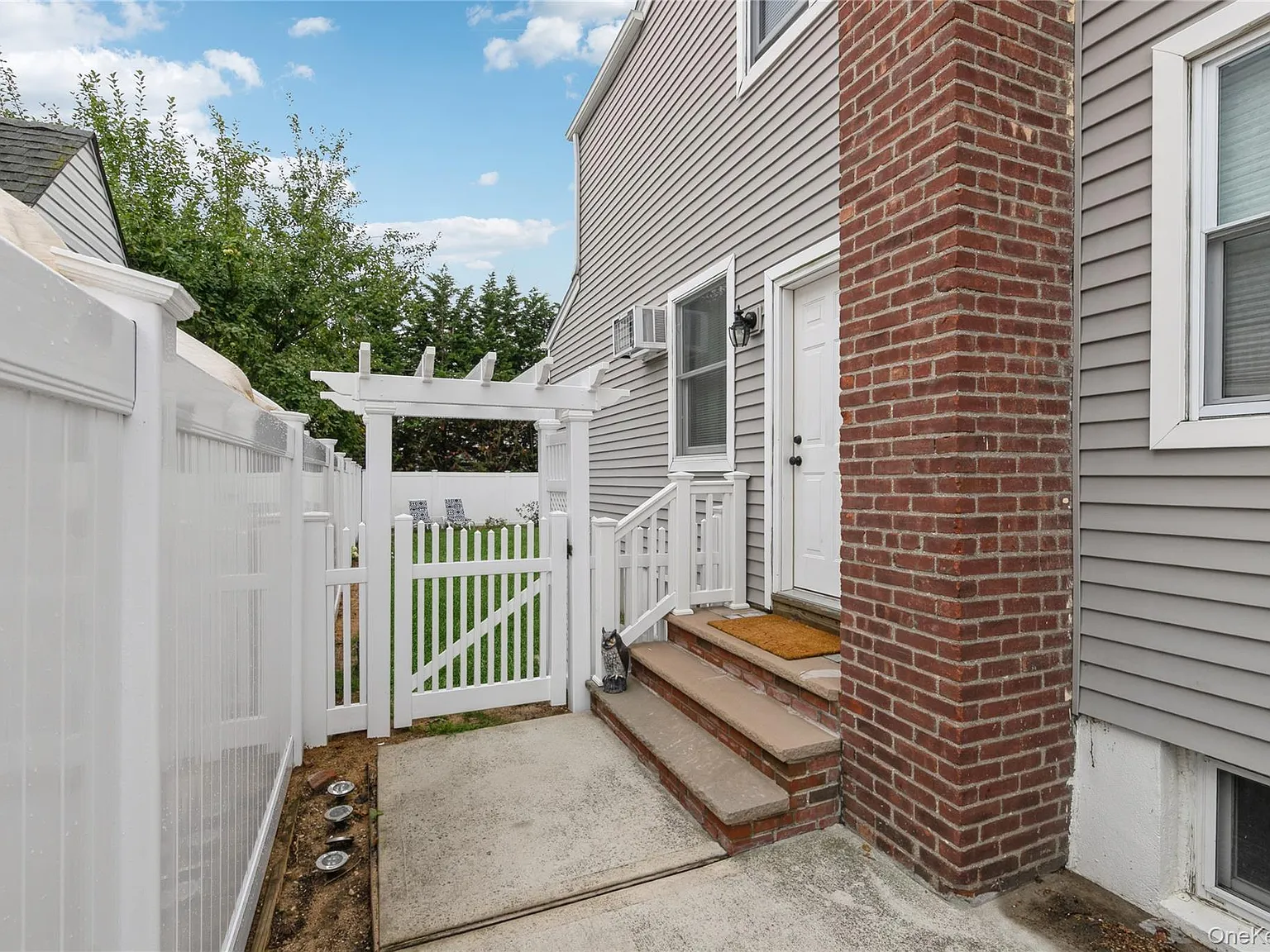 2 bed, 1.0 bath, 668 sqft, $2,800 — Photo 2