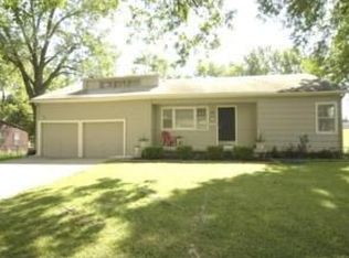 8611 Walmer St, Overland Park, KS 66212