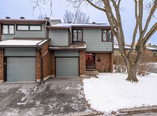 8 Chisholm Ct, Ottawa, ON K2K 1E2