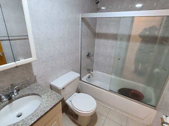 3rd image of 1040 De Kalb Ave #1