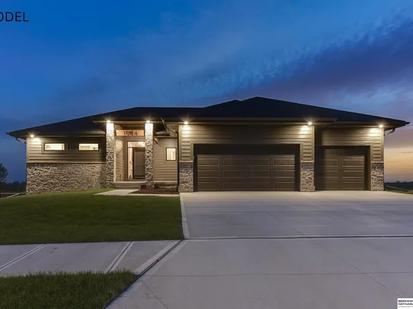 10814 221st Ave, Gretna, NE 68028