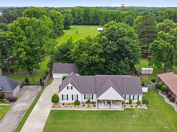 5th image of 305 Brandon Dr
