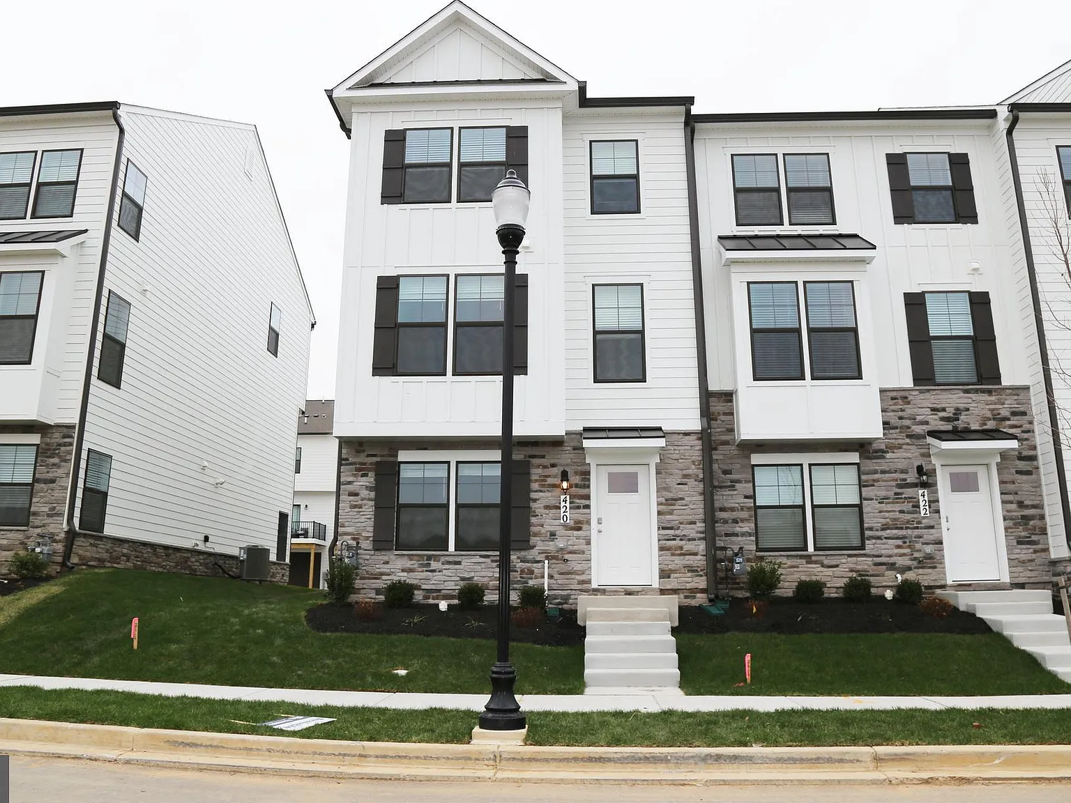 4 bed, 3.5 bath, $2,950 — Photo 1