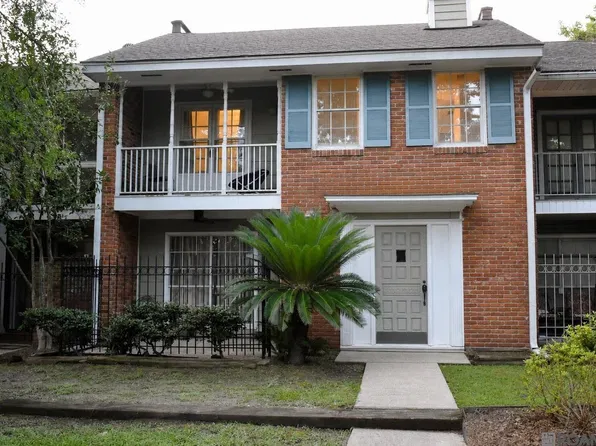 5213 Heatherstone Dr, Baton Rouge, LA 70820