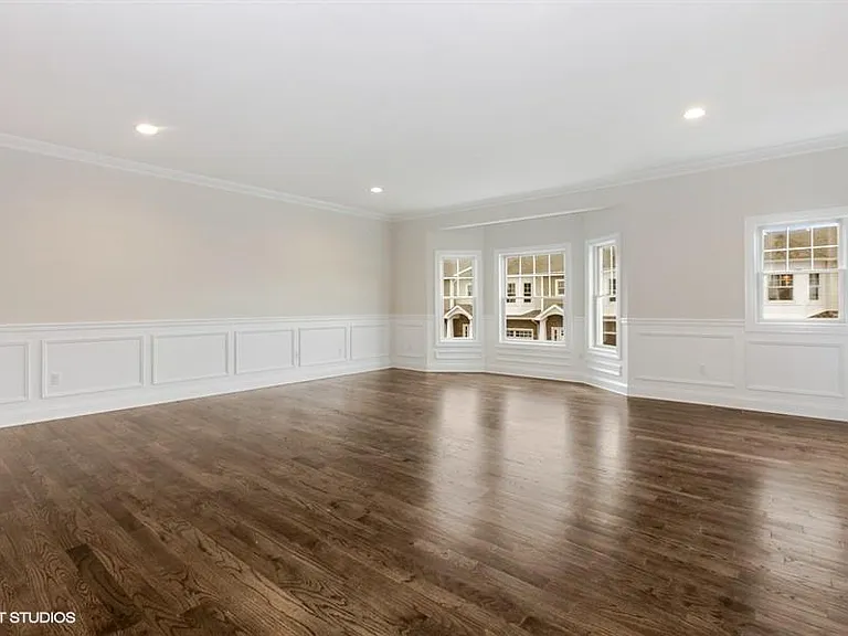 Belmont Estates Townhomes — Photo 8
