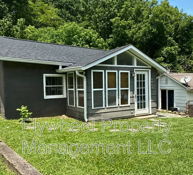 2829 New Jersey Ave — Photo 1