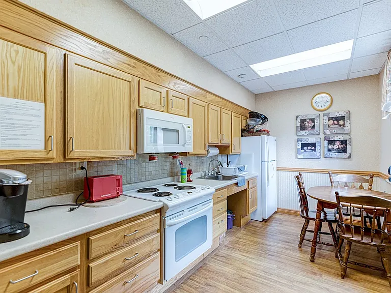 Sweetbriar Place Apartments — Photo 14