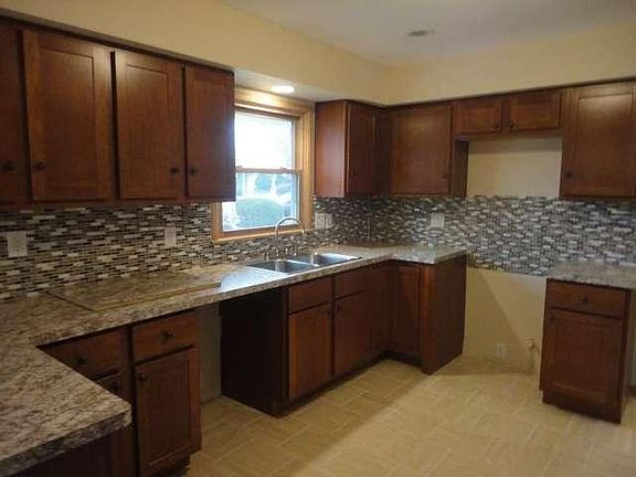 4th image of 6001 Oakwood Ln