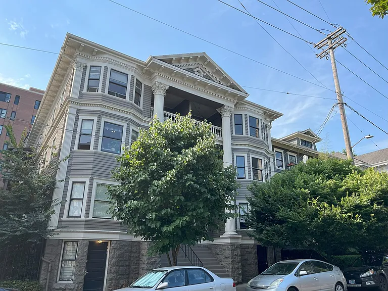 2046 NW Flanders St #B13 — Photo 2