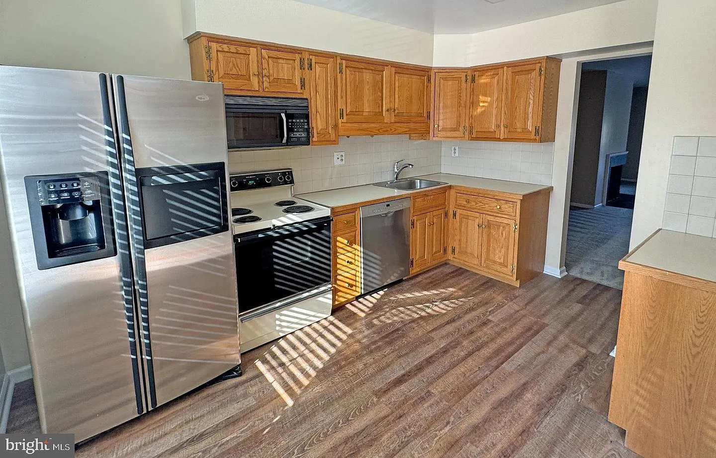 3 bed, 2.5 bath, 1640 sqft, $2,850 — Photo 3