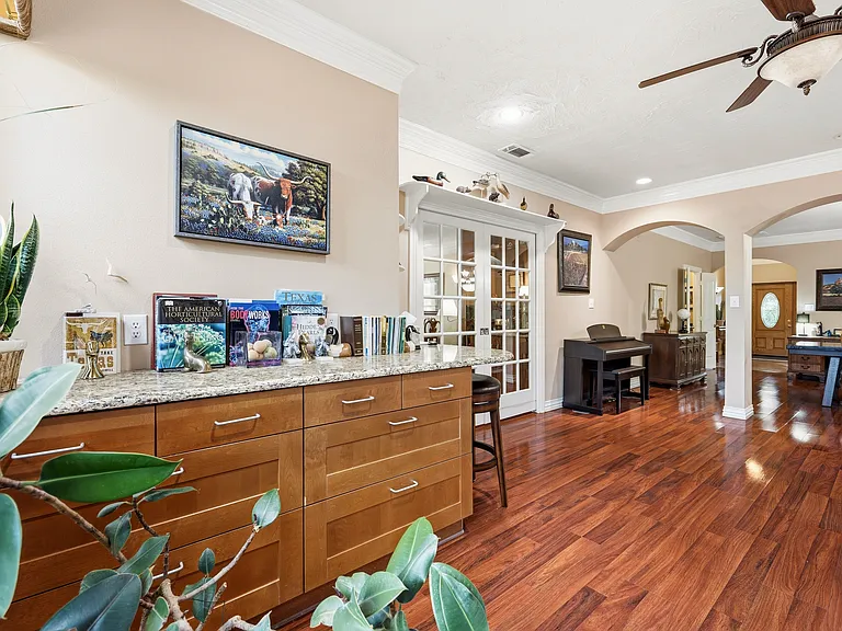 2720 Oates Dr — Photo 42