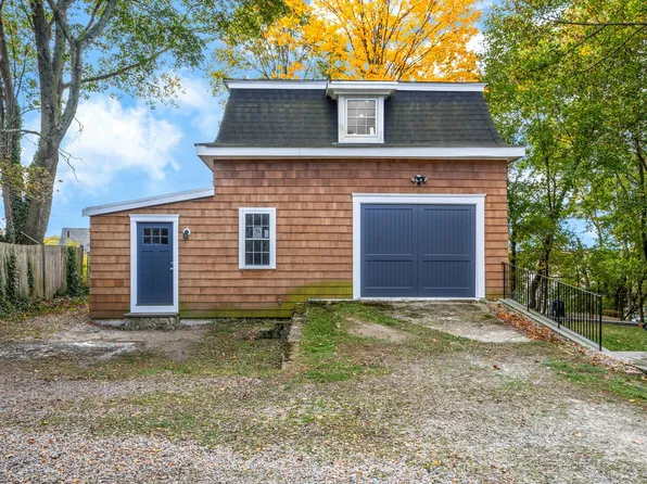 8 Pine St #4, Hyde Park, MA 02136