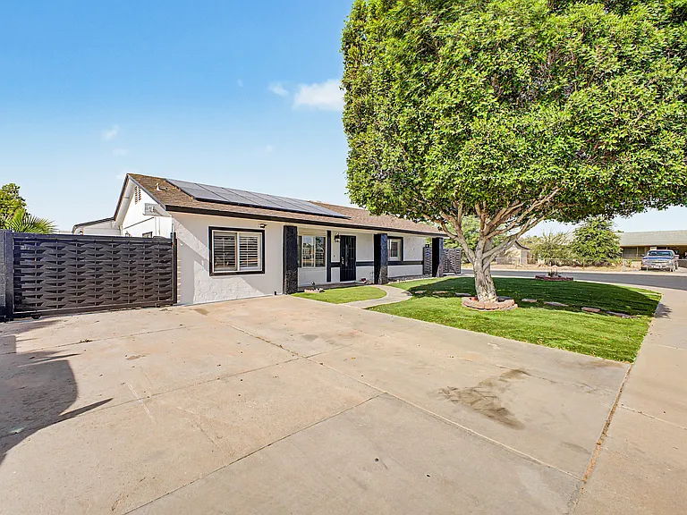 Main Driveway & Gate