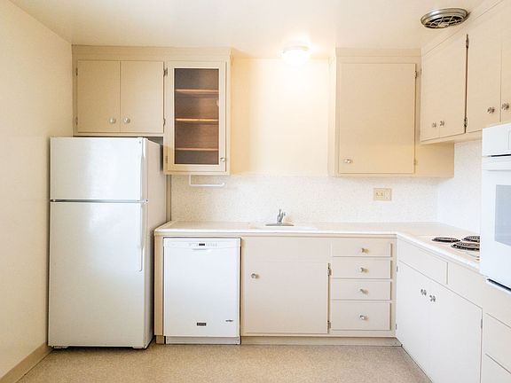 3rd image of 36 Ross Ave #5