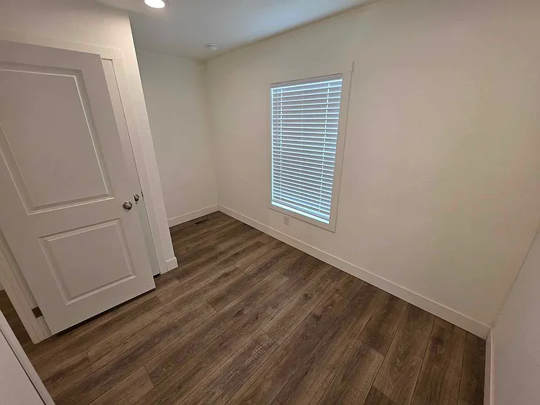 350 N 300 E #5 — Photo 15