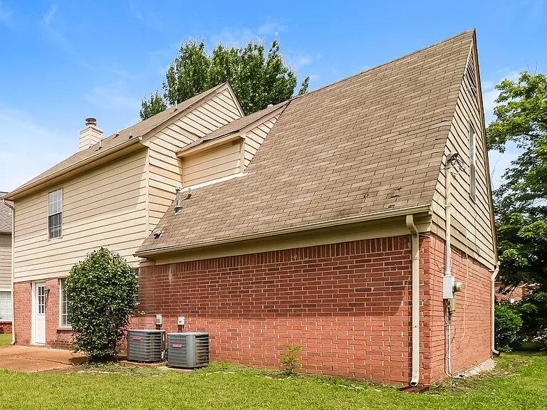 8900 Fulton Cv — Photo 16