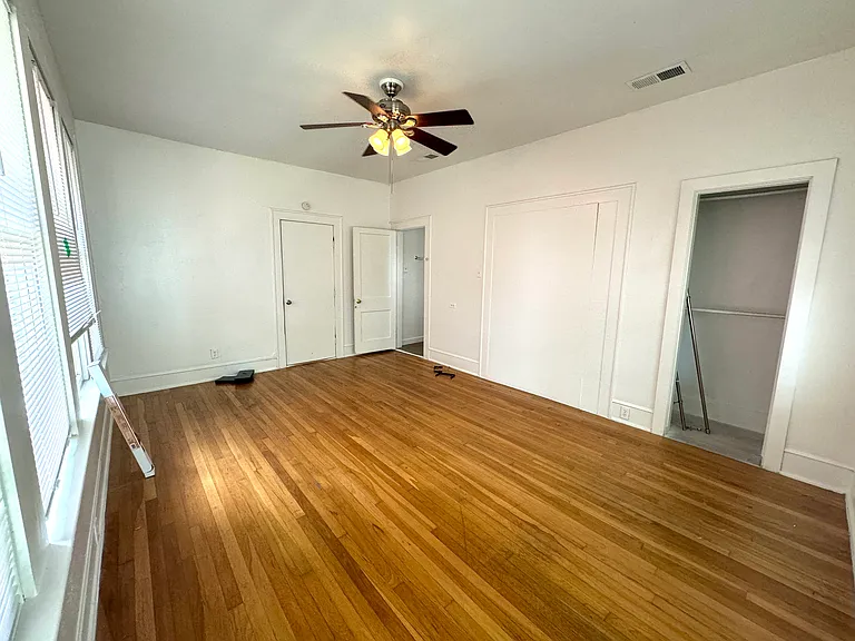 1109 W 22nd St — Photo 19