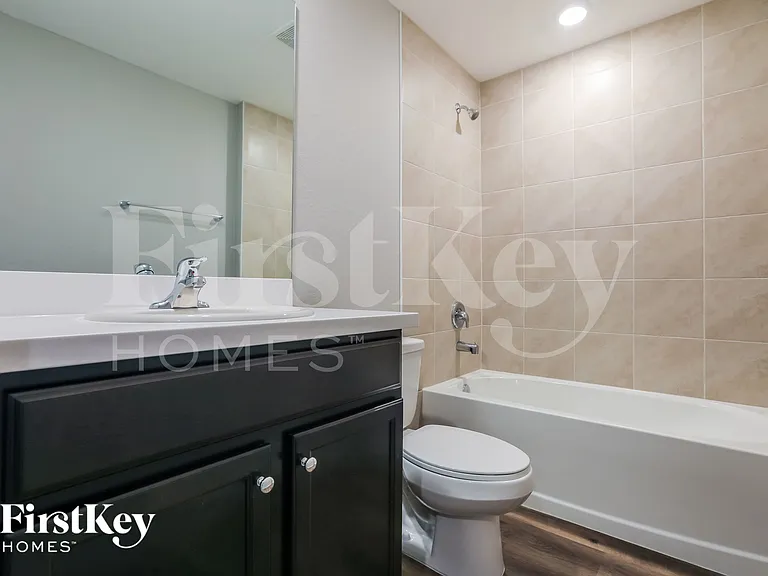 1235 Desmond St — Photo 14