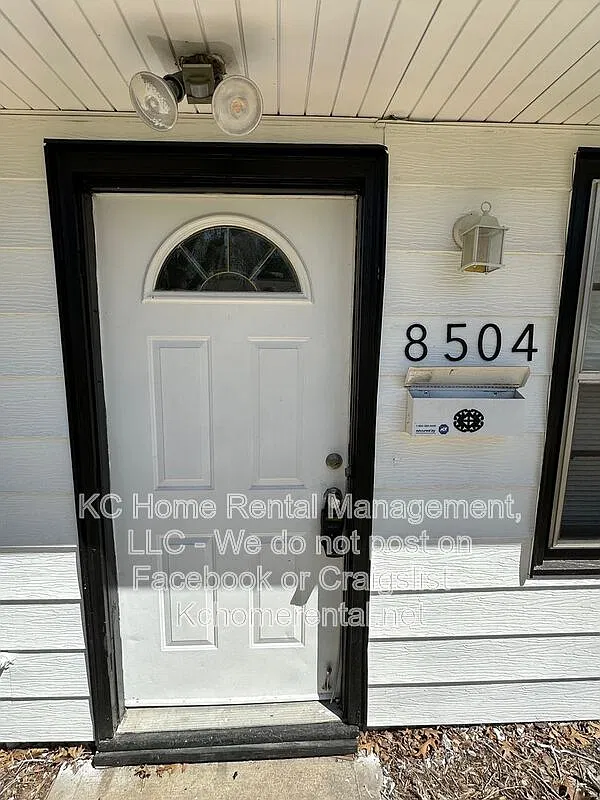 3 bed, 1.0 bath, $1,295 — Photo 3