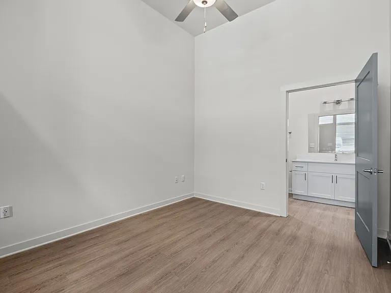 220 S Claybrook St — Photo 22