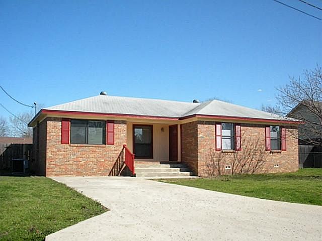 1st image of 408 Shady Oaks Cir