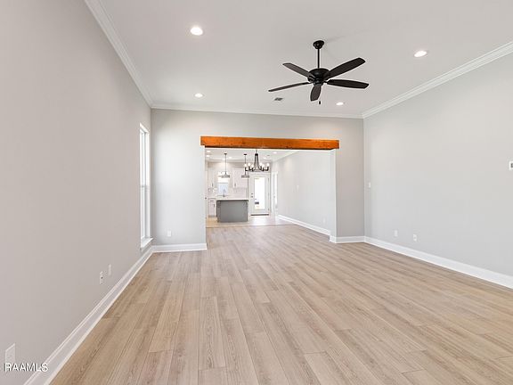 3rd image of 105 Bijou Dr