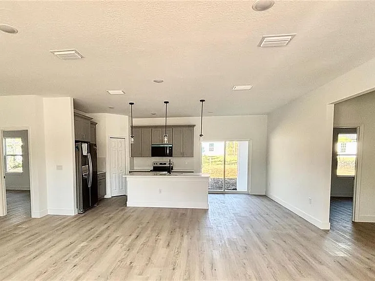 2349 W Oakland Ln — Photo 8