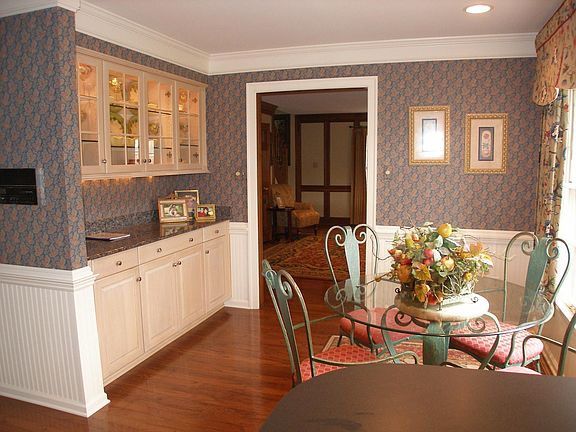 Butler's Pantry w/Granite, Sep. Brkf!