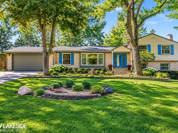 30066 Woodbrook St, Farmington Hills, MI 48334