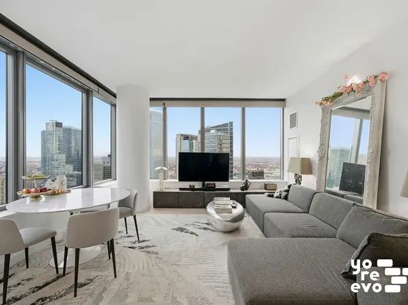 3 Court Sq APT 4308, Long Island City, NY 11101