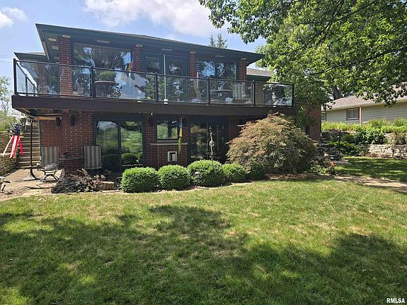 4th image of 965 Edgewater Dr