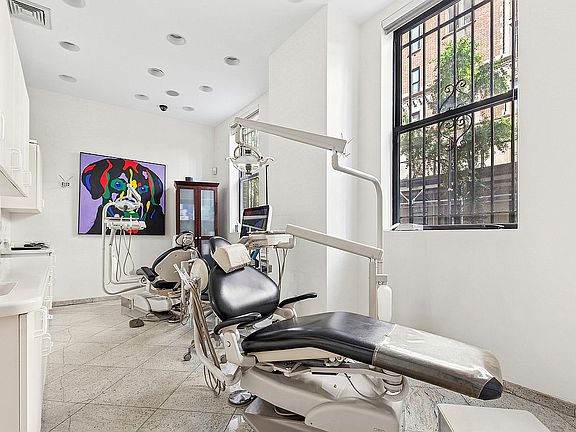 3rd image of 935 Park Ave #1C
