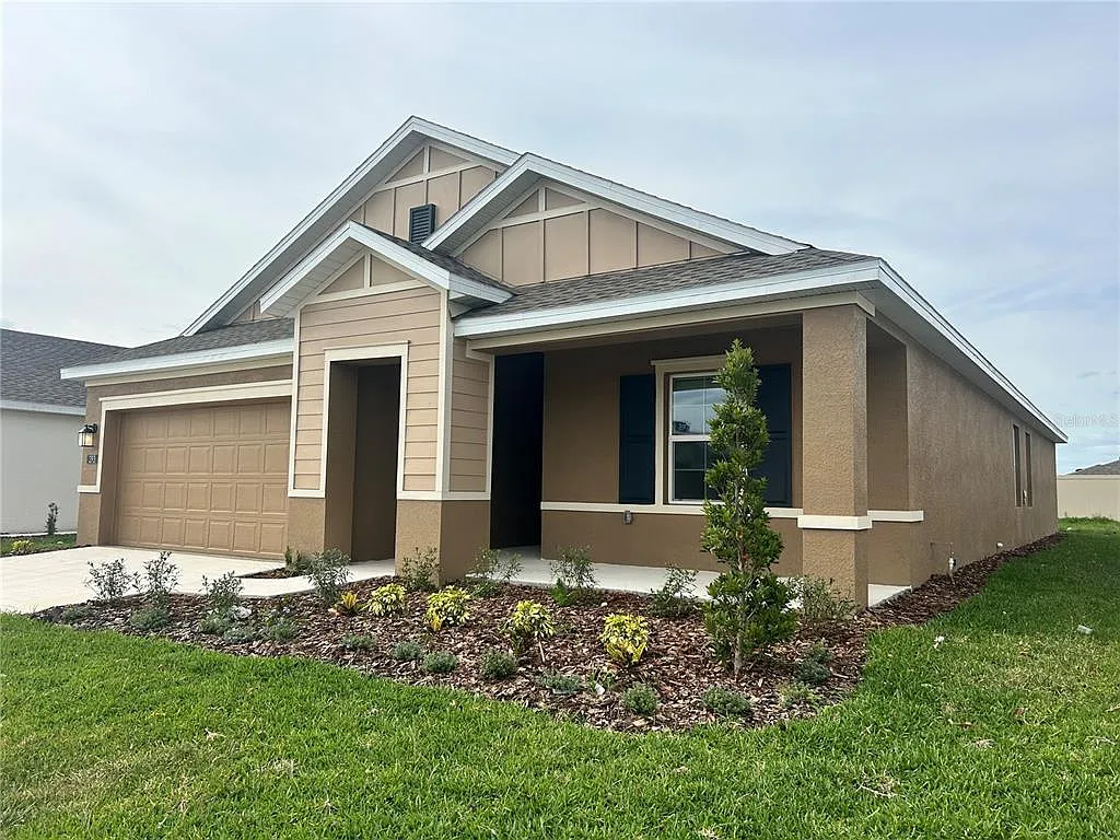4 bed, 2.0 bath, 2080 sqft, $2,190 — Photo 1