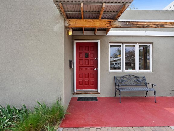 4th image of 313 Aliso Dr NE