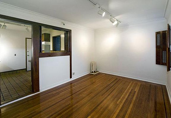 3rd image of 1137 Hyde St