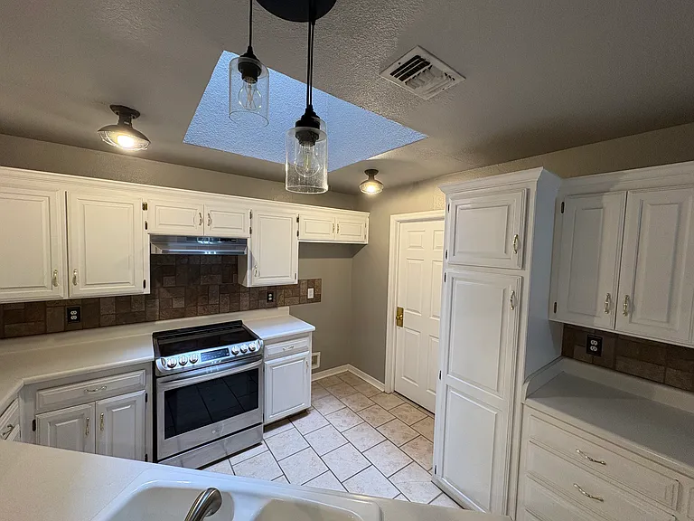 3003 SW 28th Ave #B — Photo 3