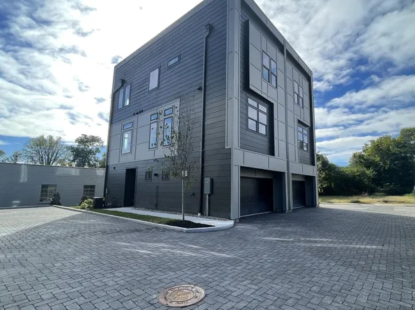 107 E 9th St #D-8, Columbia, TN 38401