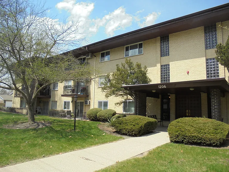 1206 E Fairview St #102 — Photo 1