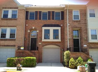 8041 Merry Oaks Ct, Vienna, VA 22182