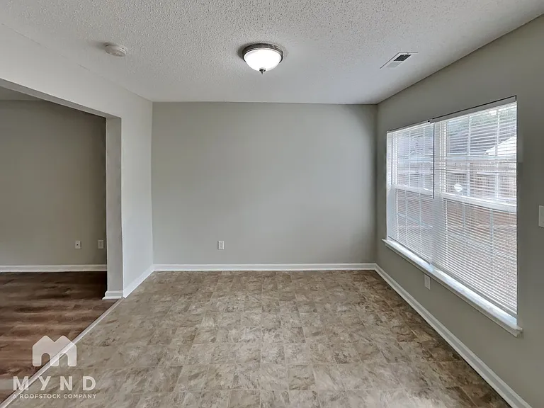 1219 Hunter Forest Ct — Photo 12