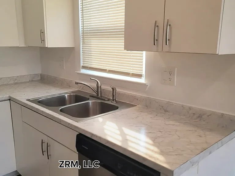 973 Ira St SW — Photo 2
