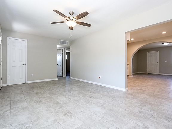 5th image of 810 W Calle Antonia