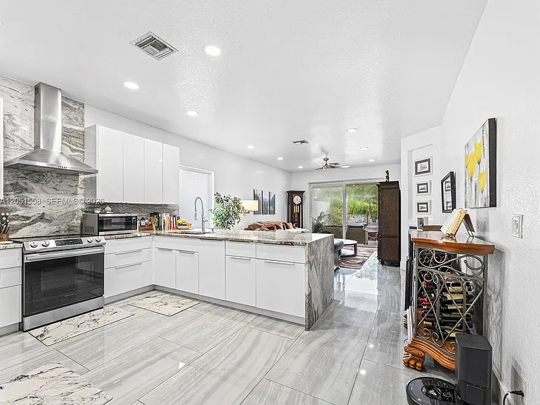 135 Catania Way — Photo 4